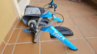 Rodillo Tacx con accesorios