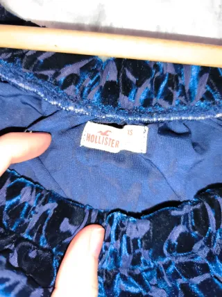 Camiseta azul de terciopelo