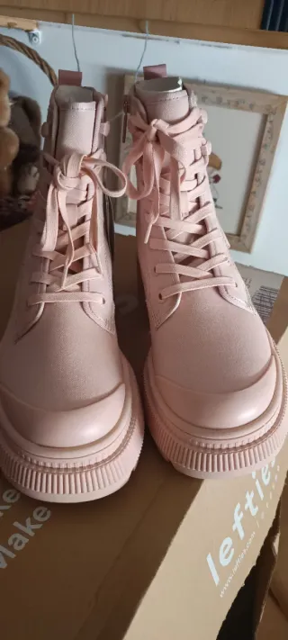 Botas rosas acordonadas rosas con cierre lateral