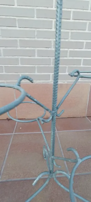 Soporte Metálico para Tiestos Gris