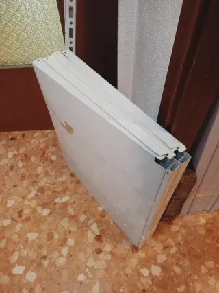 Estantería metálica blanca