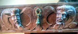 Mueble Castellano Tallado a Mano