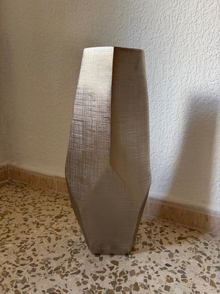 Jarrón Metálico Beige y Dorado