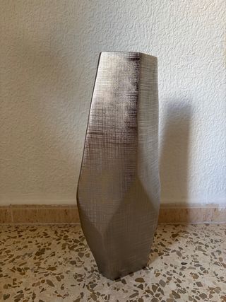 Jarrón Metálico Beige y Dorado