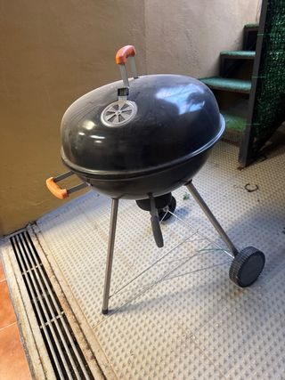 Barbacoa de carbón redonda