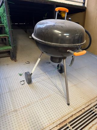 Barbacoa de carbón redonda