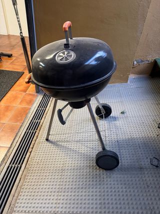 Barbacoa de carbón redonda