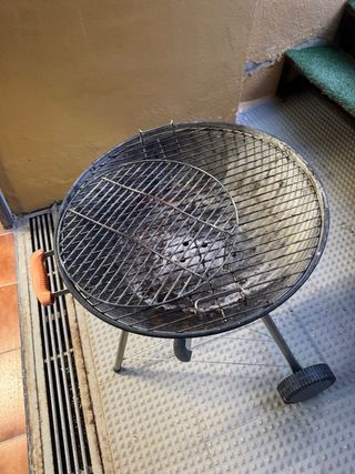 Barbacoa de carbón redonda