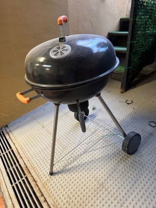 Barbacoa de carbón redonda