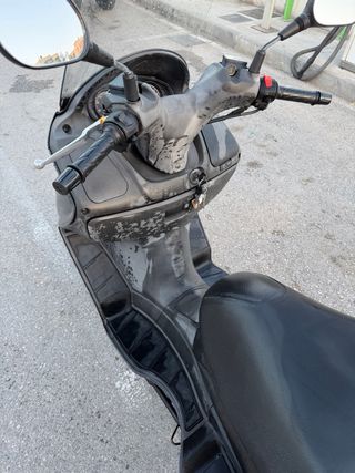 Suzuki Burgman 125 Negra