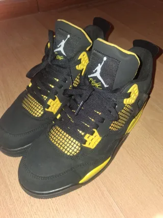 Air Jordan Retro 4 Negro Amarillo