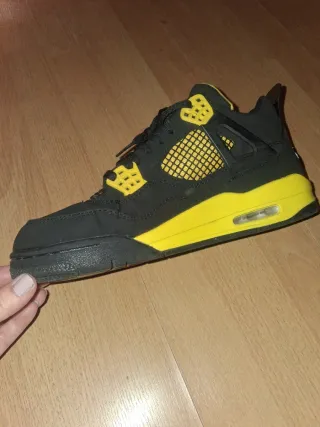 Air Jordan Retro 4 Negro Amarillo
