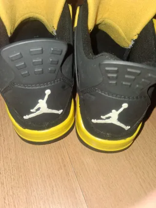 Air Jordan Retro 4 Negro Amarillo