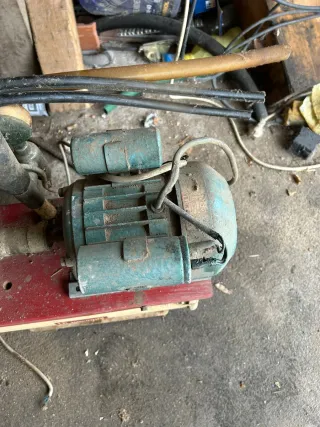 Ordeñadora de leche La Nacional