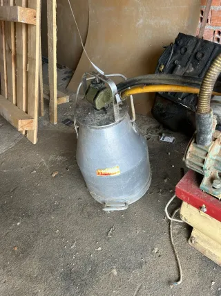 Ordeñadora de leche La Nacional