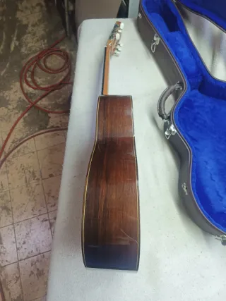 Guitarra Artesanal Palo Santo Madagascar