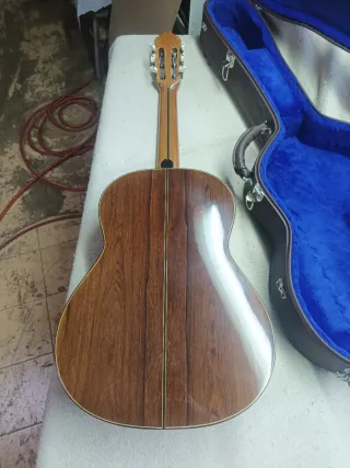 Guitarra Artesanal Palo Santo Madagascar