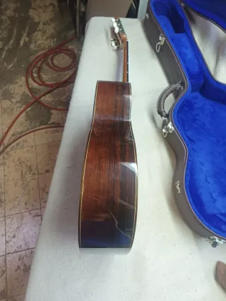 Guitarra Artesanal Palo Santo Madagascar