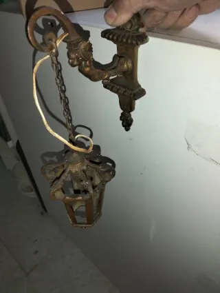 Farol antiguo dorado y blanco