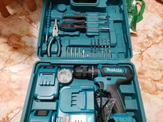 Taladro Makita con accesorios