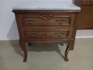 Dormitorio 105: Cabecero, Cómoda y Mesita