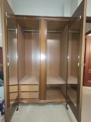 Dormitorio 105: Armario, Cabecero, Cómoda y Mesita