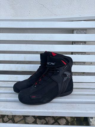 Botas TCX Impermeáveis Preto/Vermelho Tamanho 43
