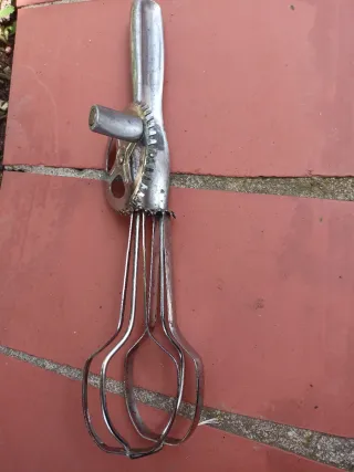 Batidora de varillas antigua,marca Bernar