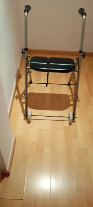 Andador Plegable con Ruedas