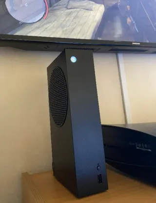 Xbox Series S 1TB + 2 mandos y cable de carga