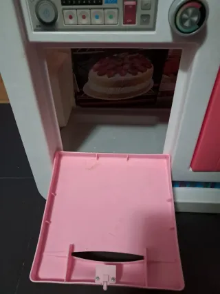 Cocinita de juguete rosa