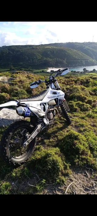 Husqvarna FE 250 Blanca