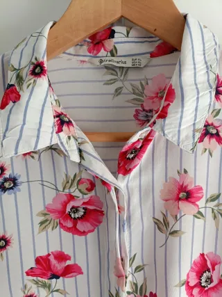 Blusa Stradivarius flores rayas