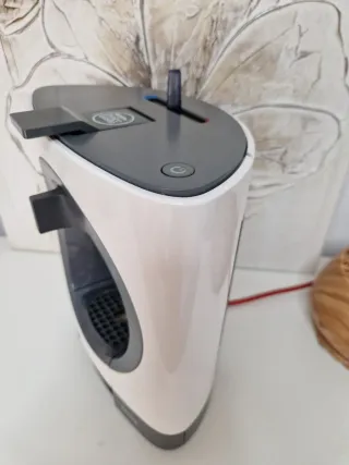 Cafetera Dolce Gusto Blanca y Gris