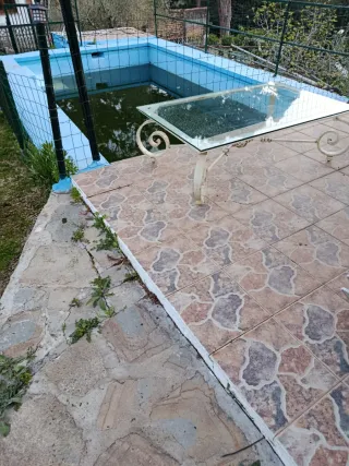 Mesa de forja y cristal