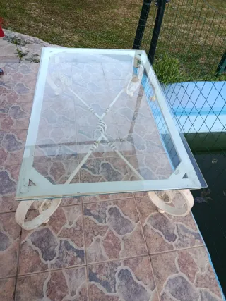 Mesa de forja y cristal