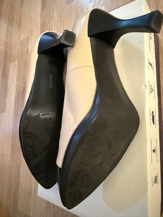 Zapatos de salón piel beige y negro