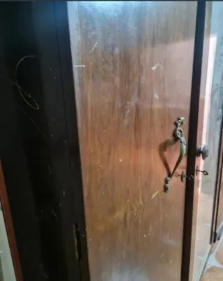 Armario antiguo de madera