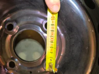 Neumático Dunlop y llanta acero.