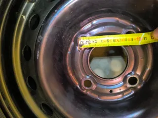 Neumático Dunlop y llanta acero.