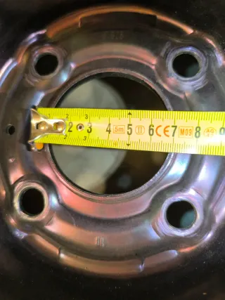 Neumático Dunlop y llanta acero.