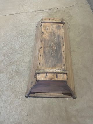 Artesa de madera antigua