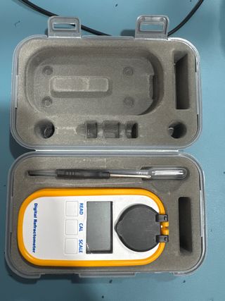 Refractómetro Digital con Estuche