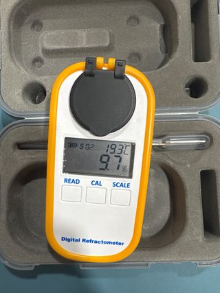 Refractómetro Digital con Estuche