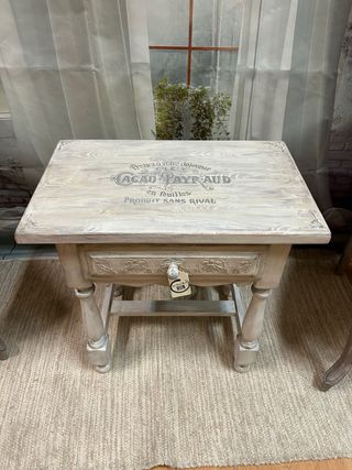 Mesita auxiliar o mesilla madera estilo vintage