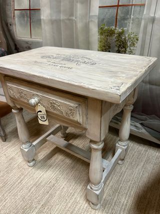 Mesita auxiliar o mesilla madera estilo vintage