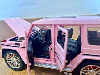 Coche a escala 1:24 Benz G63 Rosa