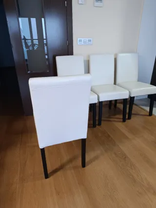 Juego de 4 sillas de comedor beige / blancas