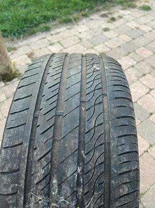 Neumático 205/40/17