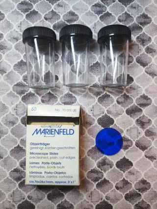 Microscopio óptico con accesorios